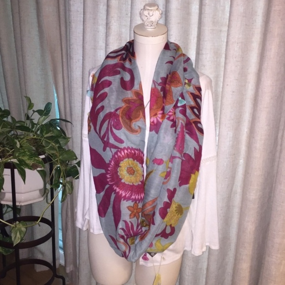 Spartina 449 Infinity Scarf with Tassels Indian Flower  - NWT Retired Pattern - Picture 9 of 9